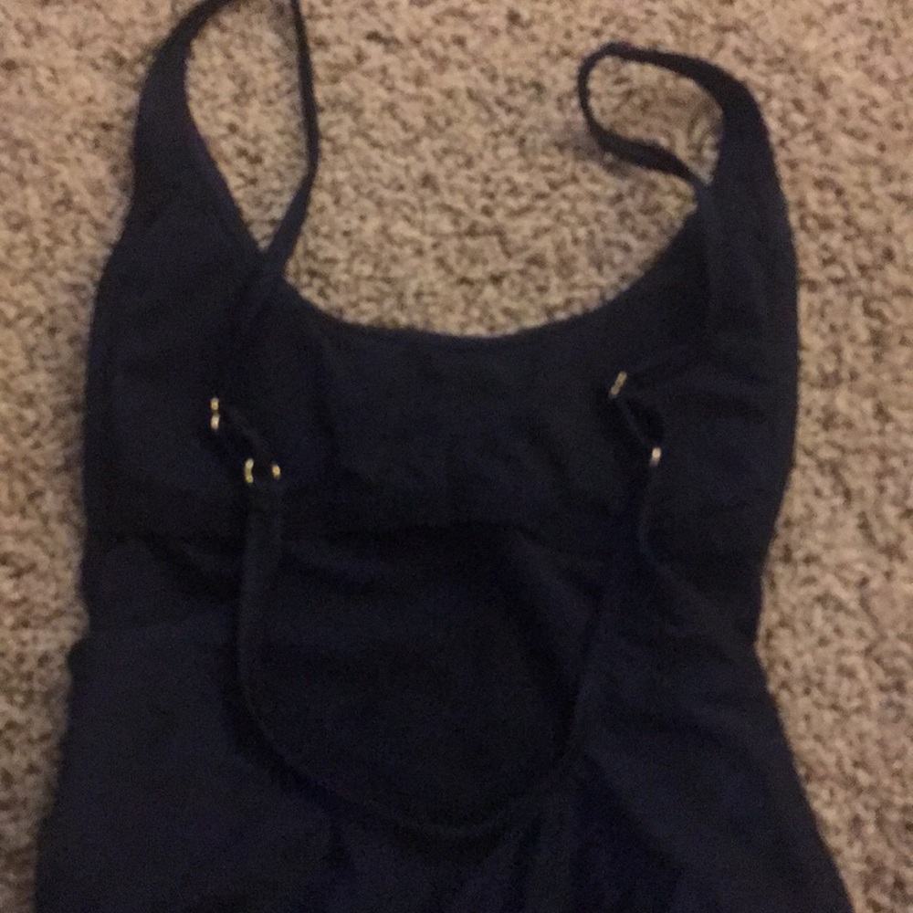 One piece - Picture 2 of 2